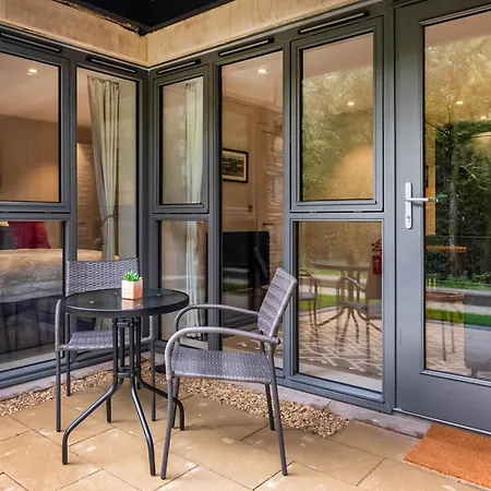 アパート The Flowing River *