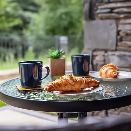 アパート The Flowing River