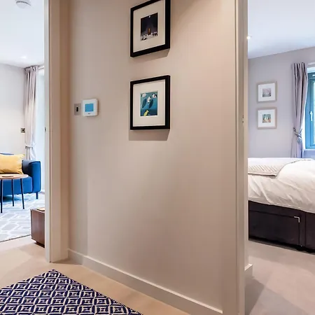 アパート The Flowing River *