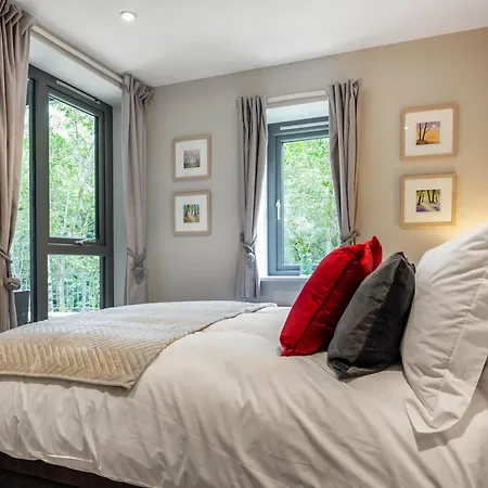 The Flowing River アパート